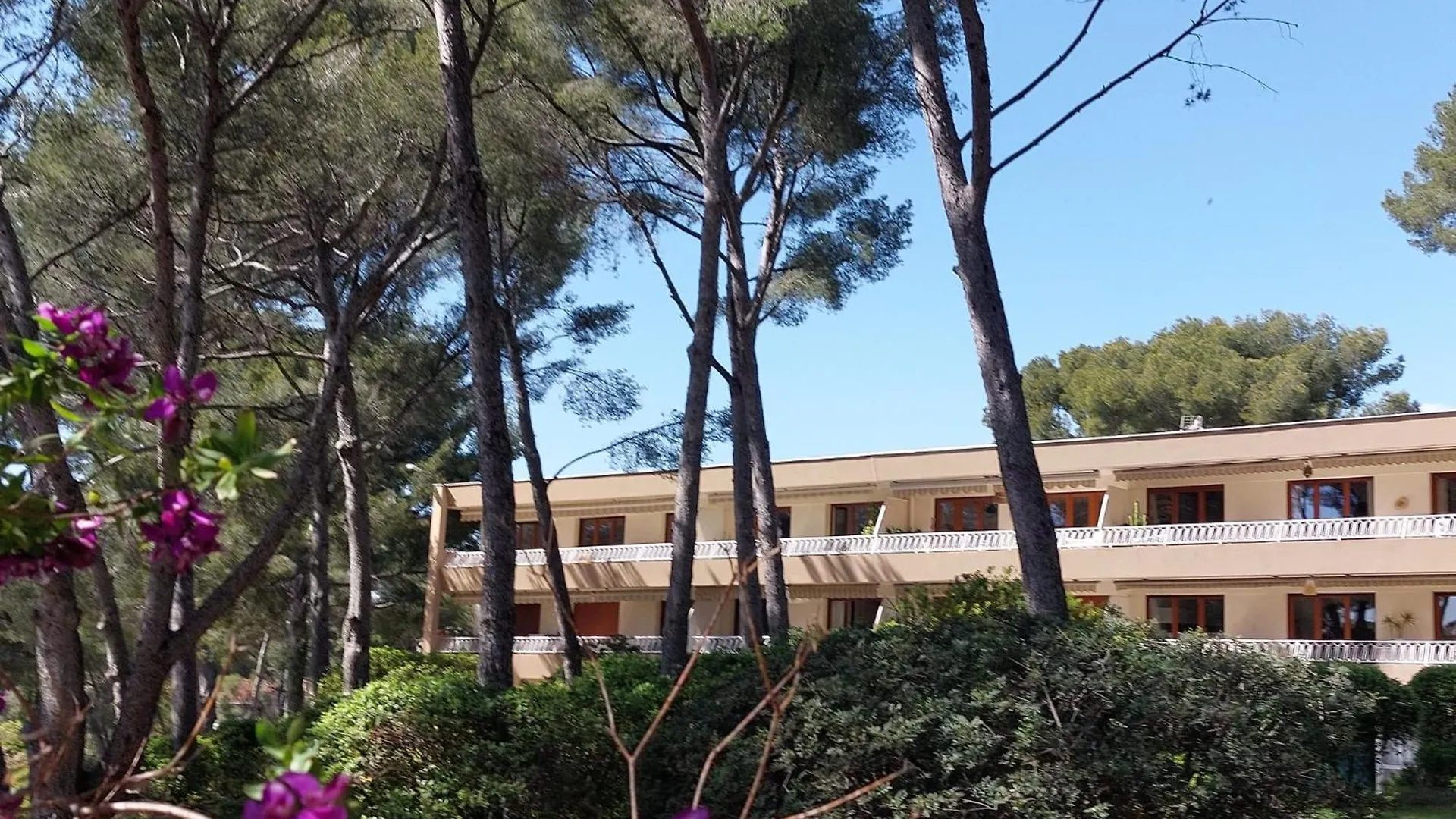 Apartment Residence Eden Parc By Interhome Sanary-sur-Mer France